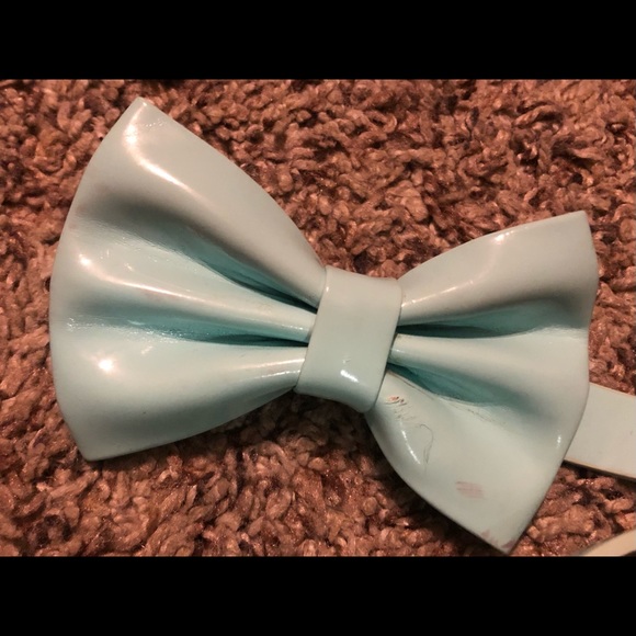 Wet Seal Set of Two Patent Bow Belts - Picture 10 of 11